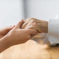 高齢者における誤嚥予防の最新アプローチと効果的な姿勢調整法