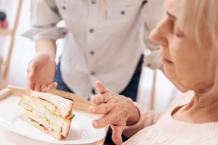 高齢者のQOLを高めるための言語・摂食・嚥下リハビリ活動報告